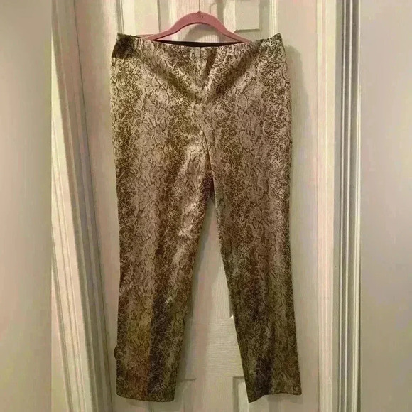 Chicos Girlfriend Ankle Animal Print Crop Pants Machine Washable Size 00 - Picture 1 of 7